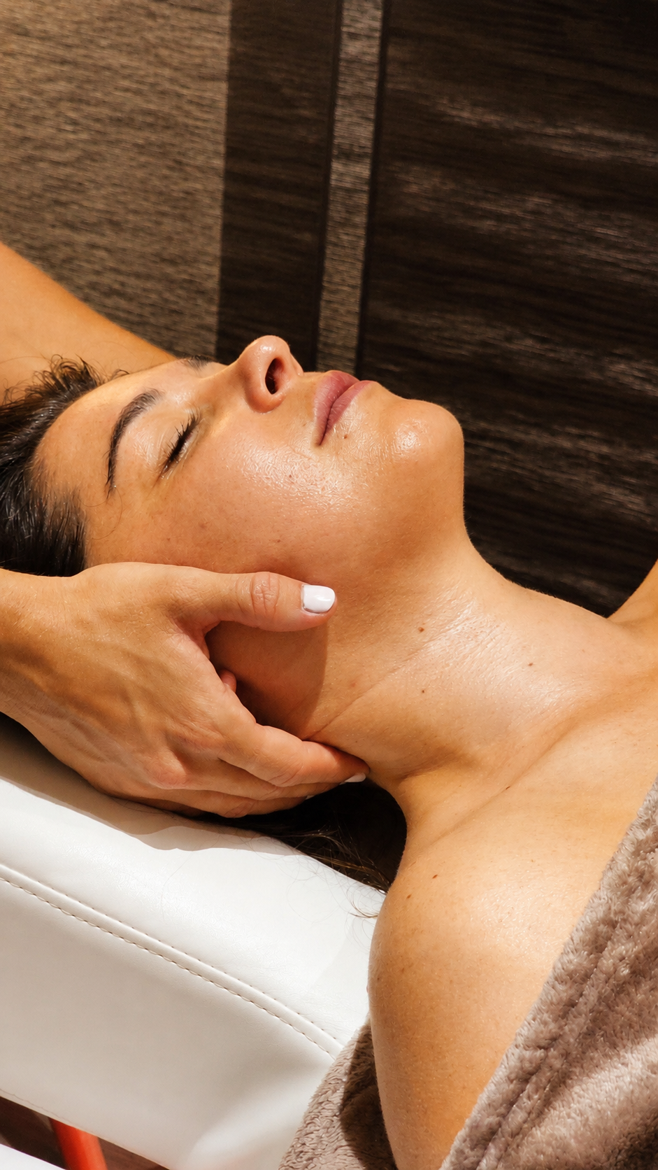Séance de massage facial chez Calâme